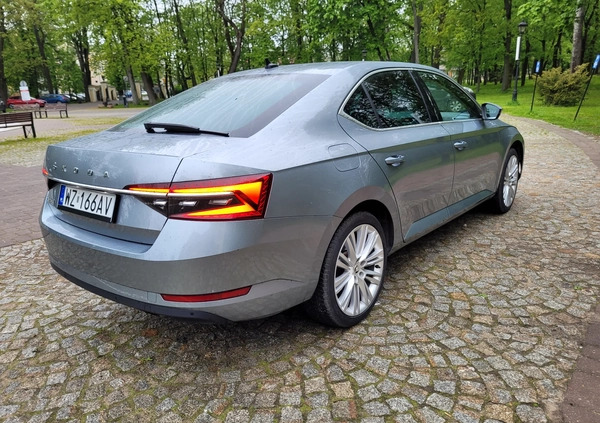 Skoda Superb cena 94000 przebieg: 166000, rok produkcji 2020 z Wałcz małe 497